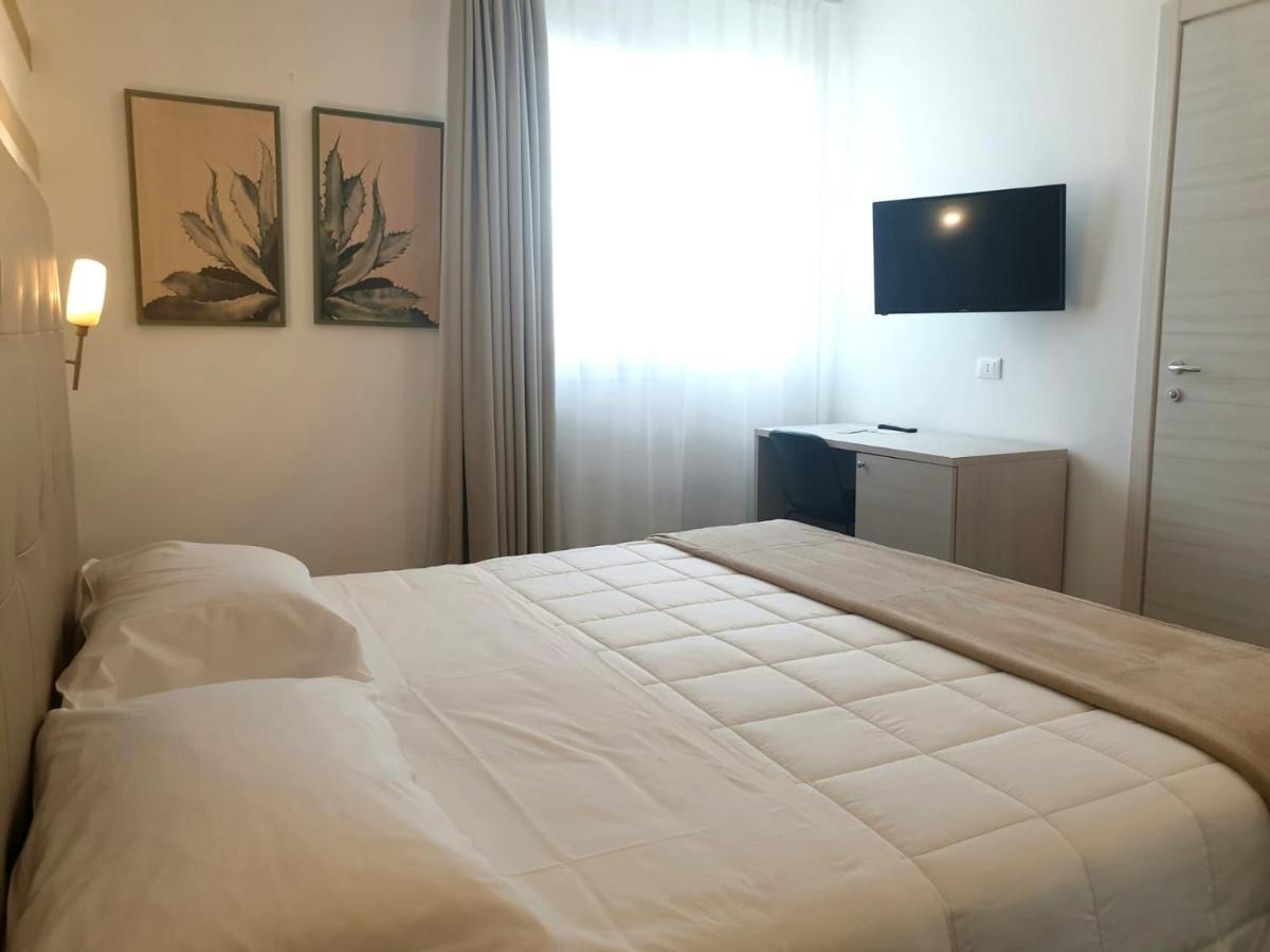 קיארמונטה גולפי Hotel Grel מראה חיצוני תמונה