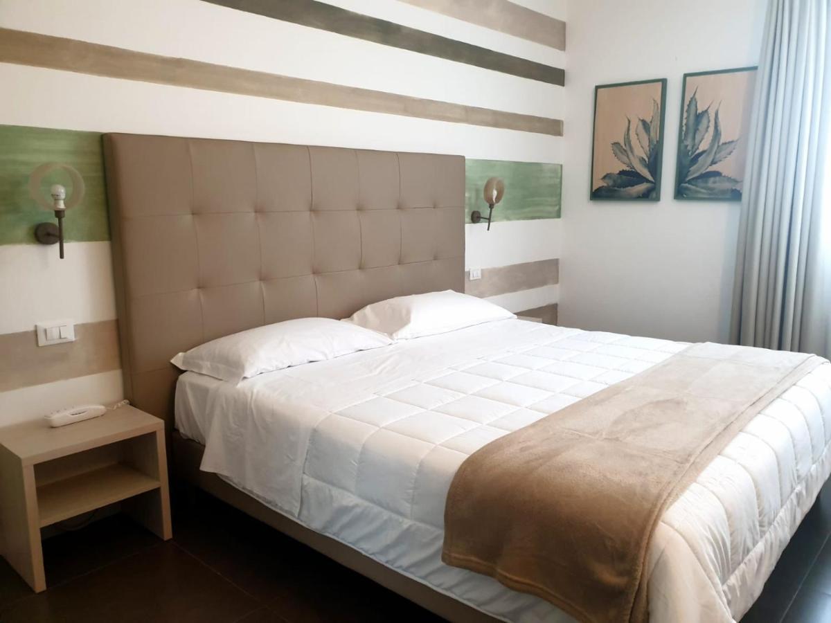 קיארמונטה גולפי Hotel Grel מראה חיצוני תמונה