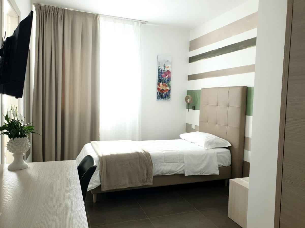 קיארמונטה גולפי Hotel Grel מראה חיצוני תמונה